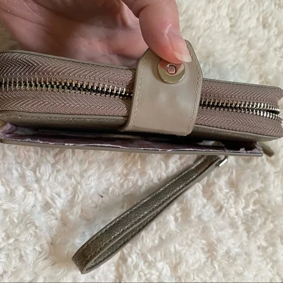 Stella & Dot Madison Tech (Phone) Wallet in Brushed Metallic - Picture 4 of 4